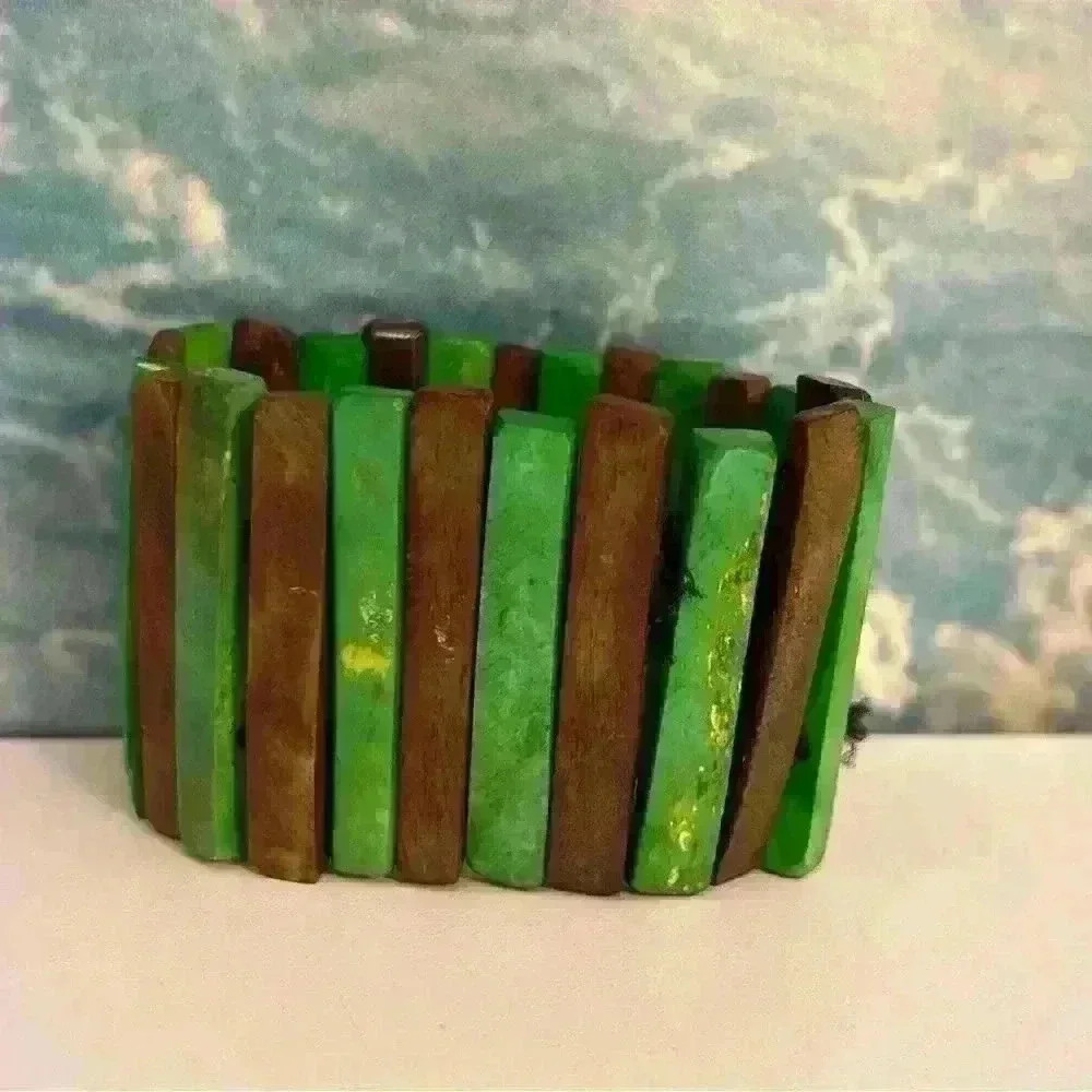 🐳 Green and Brown Wooden Striped Stretch Bracelet - Picture 4 of 15